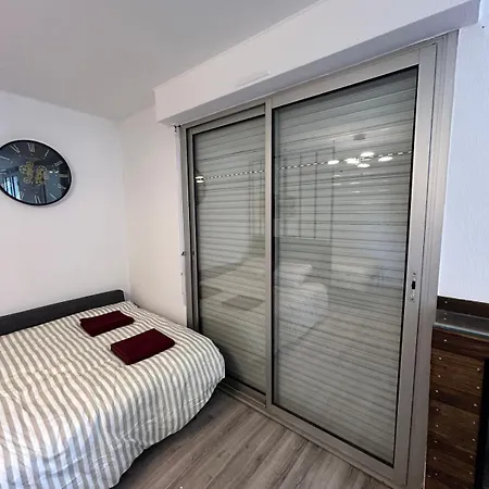 Halfway Between And Cdg Apartman