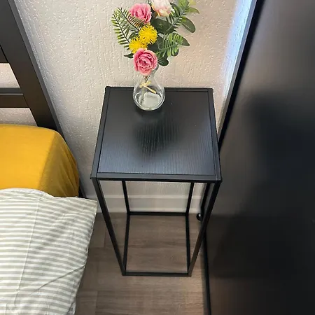 Halfway Between And Cdg Apartman *