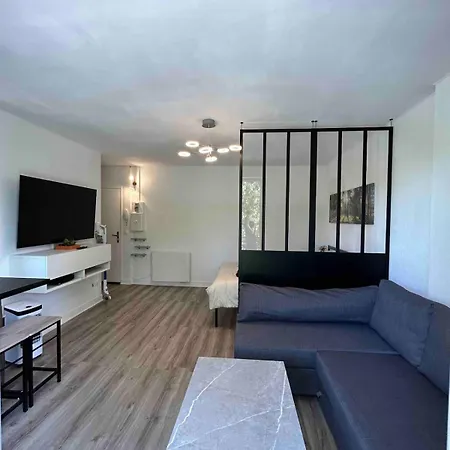 Apartament Halfway Between And Cdg *