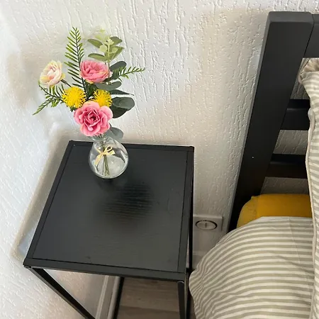 Halfway Between And Cdg Apartament *
