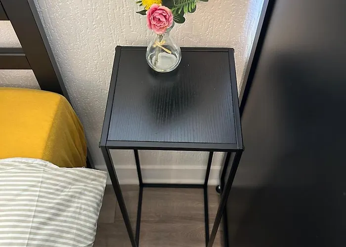 Halfway Between And Cdg Apartman *