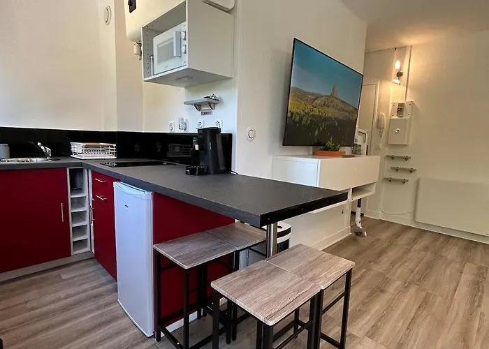 Apartman Halfway Between And Cdg *