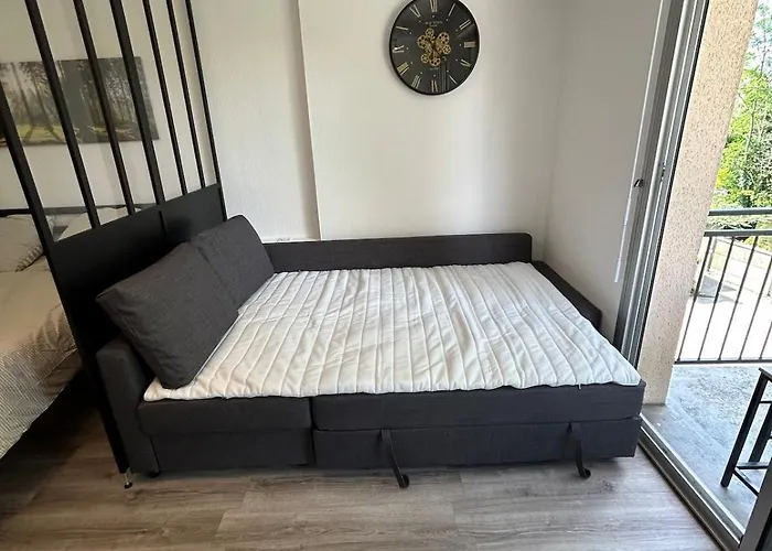 Apartman Halfway Between And Cdg