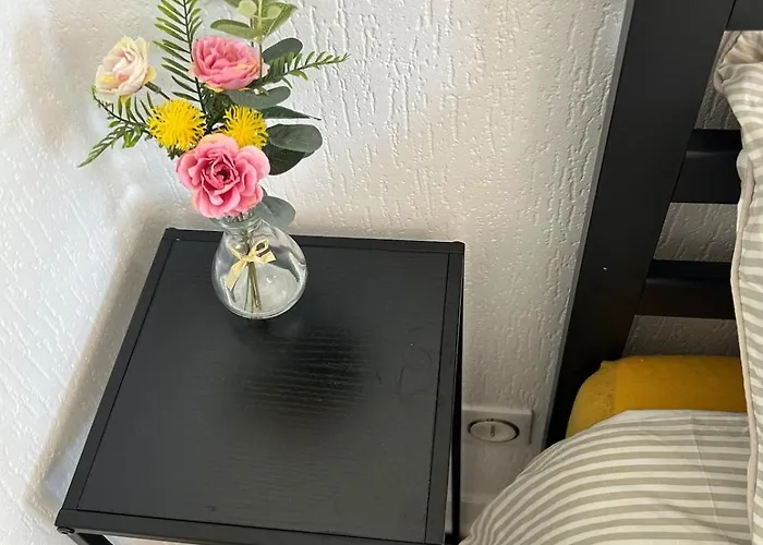 Halfway Between And Cdg Apartman *